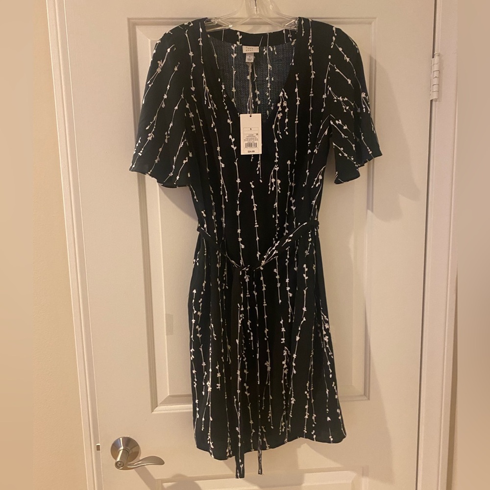 NWT black and white flutter sleeve dress. Size S